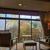 坪庭が眺められるお部屋